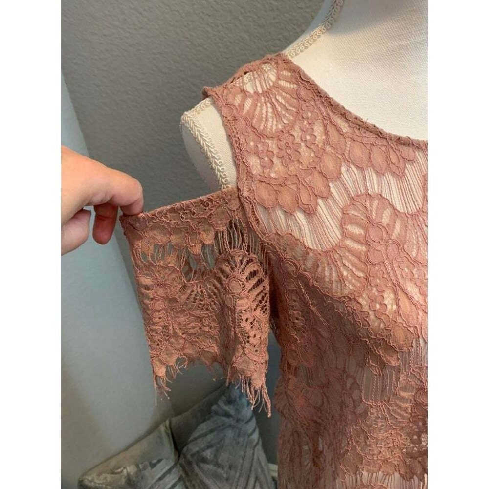 INNY Dusty Rose Lace Top Cold Shoulders Split Back Zipper Size XL - Picture 3 of 6